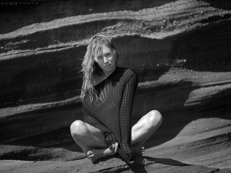 Female model photo shoot of Rozee Gibbs by BeppuPhoto