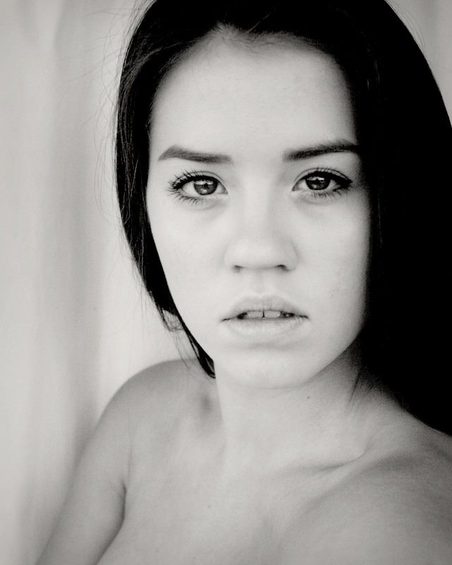 Female model photo shoot of Chloe Elizabeth Farrell