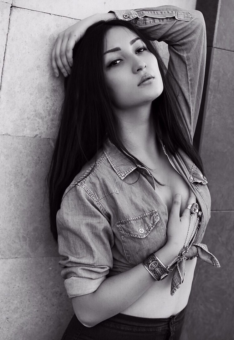 Female model photo shoot of Shakhira