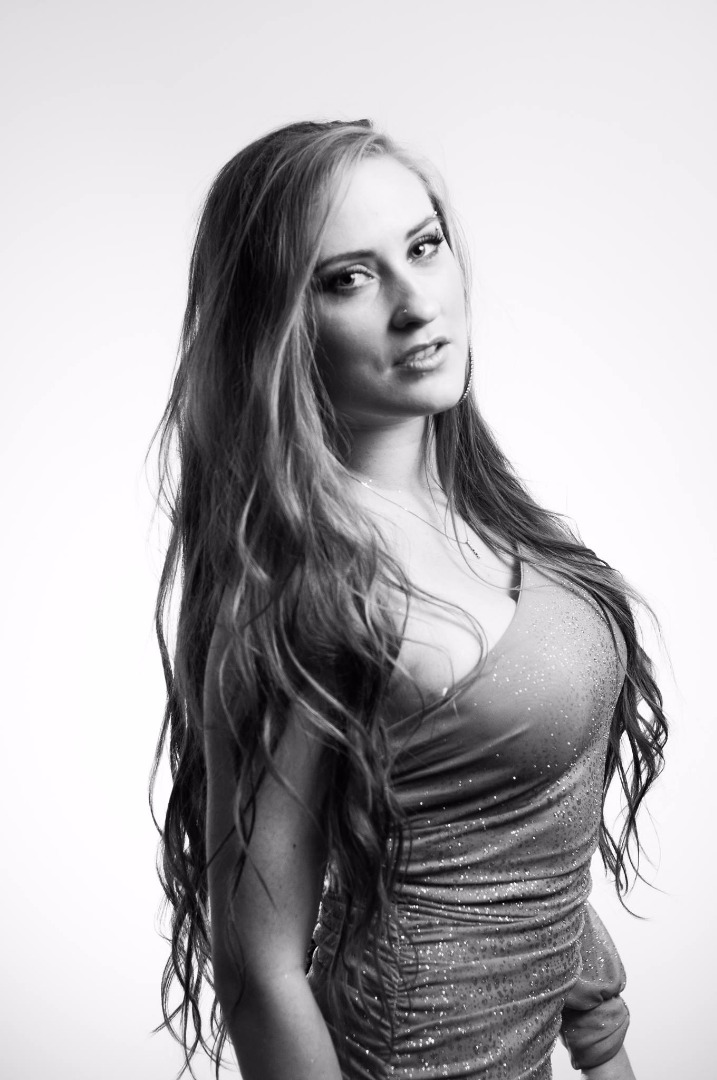 Female model photo shoot of Kate-a-lyn