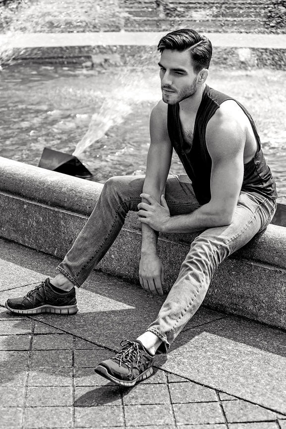 Male model photo shoot of Mitchel Andrayal