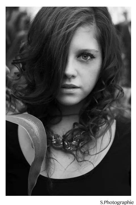 Female model photo shoot of Marie_96