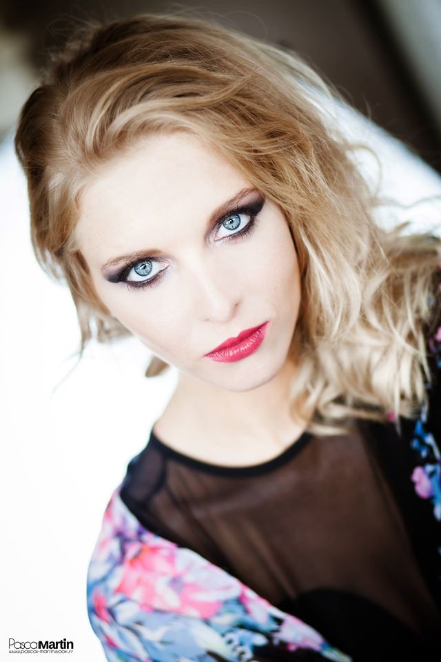 Female model photo shoot of Vmodel91