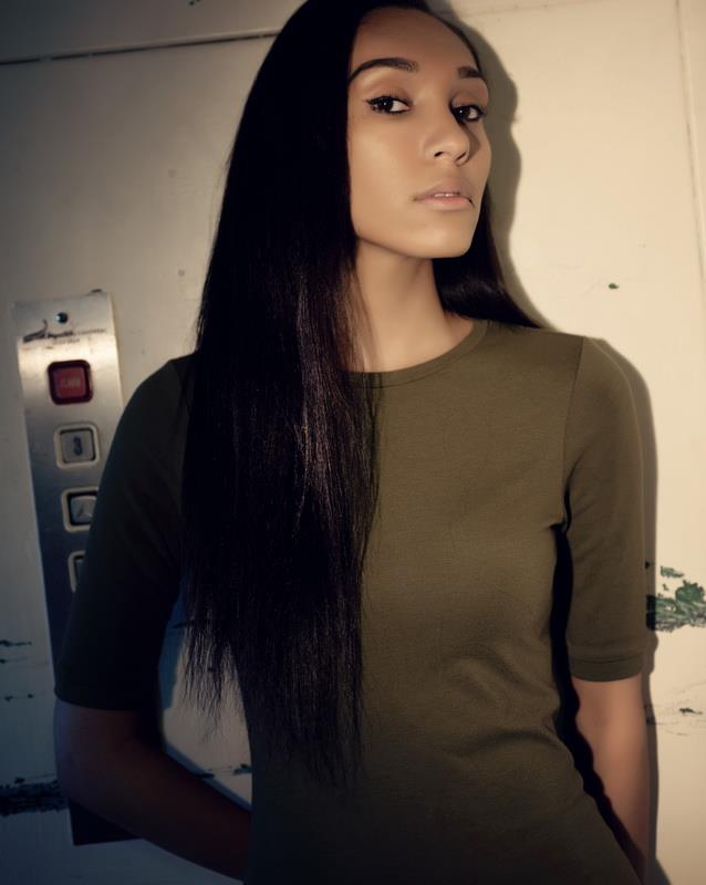 Female model photo shoot of Lemia94
