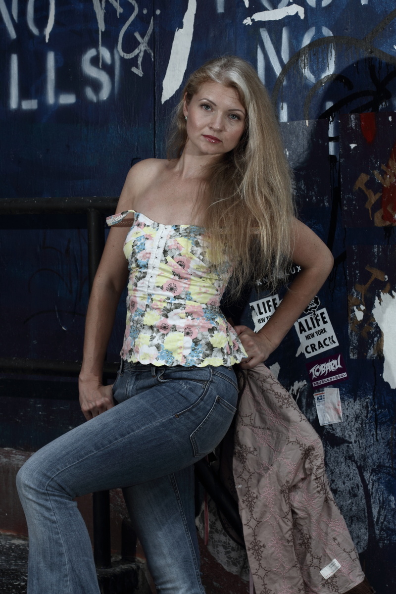 Female model photo shoot of Elena Ober