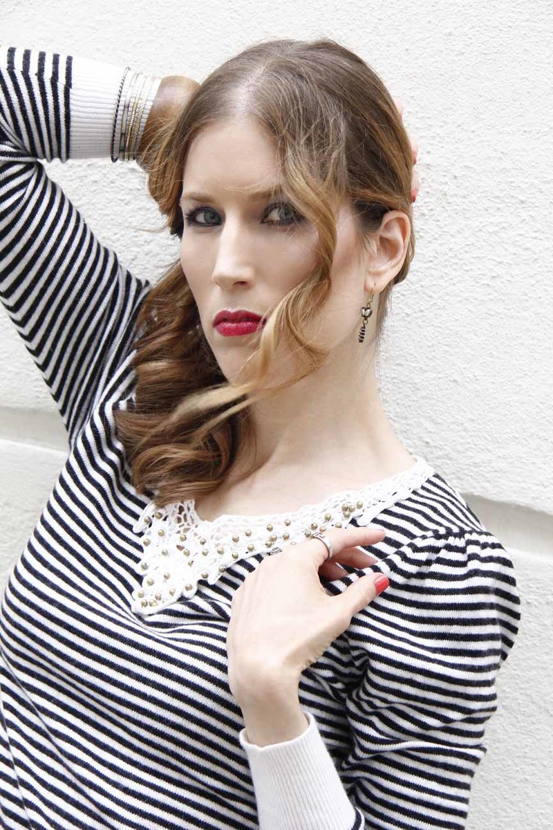 Female model photo shoot of Mirjam Schneider