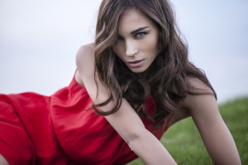 Female model photo shoot of Julia Luciv