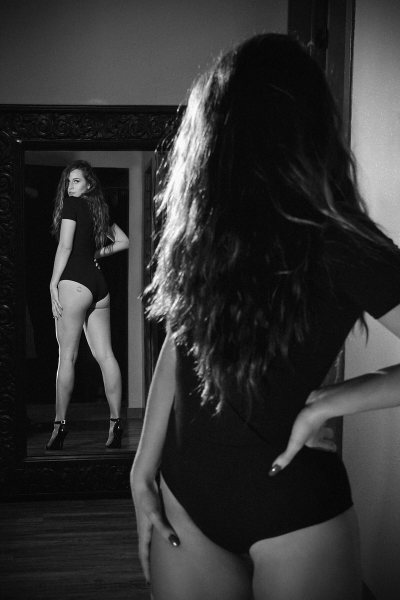 Female model photo shoot of Heather Haddix by PIXELPERFECT