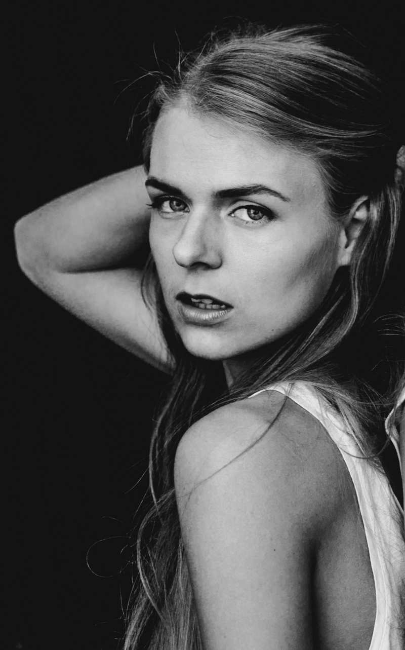 Female model photo shoot of Karolina Carla