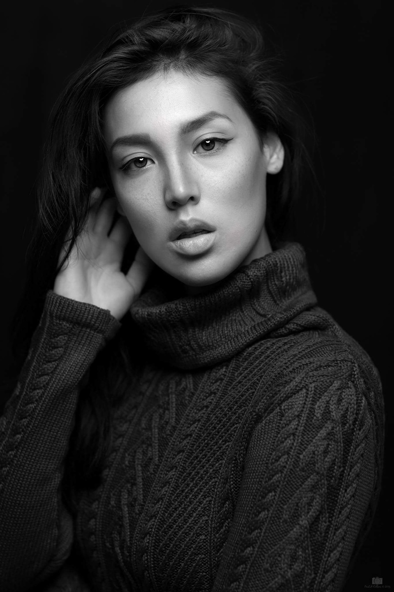 Female model photo shoot of thecourtneychen by Paul Henry Studios