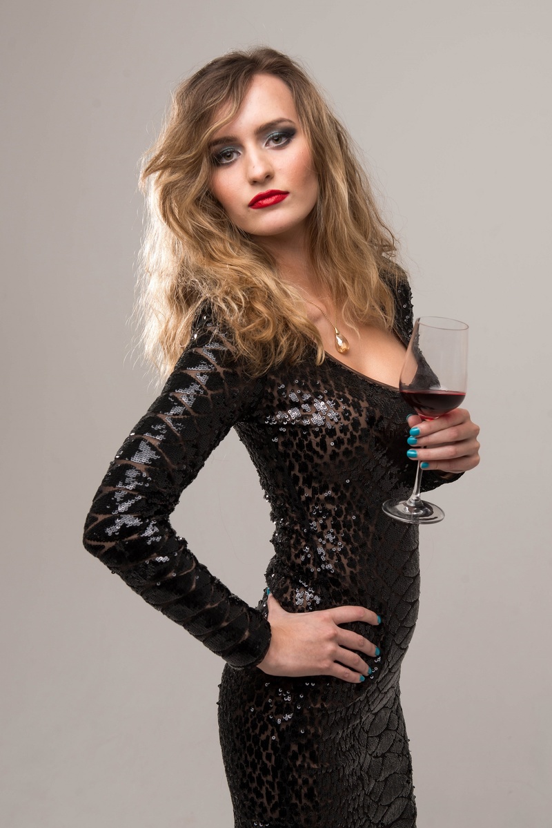 Female model photo shoot of Ilona Sergeevna
