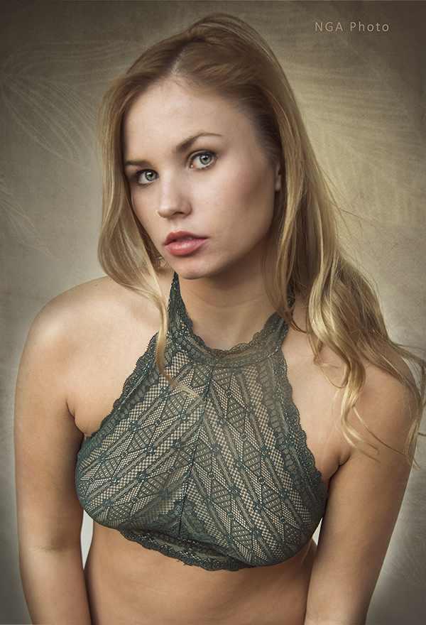 Female model photo shoot of ryanemercado by ngaphoto