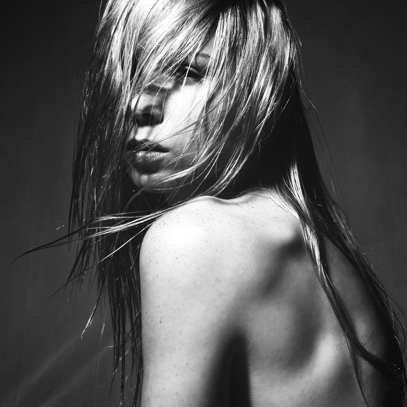 Female model photo shoot of xModelRowenax