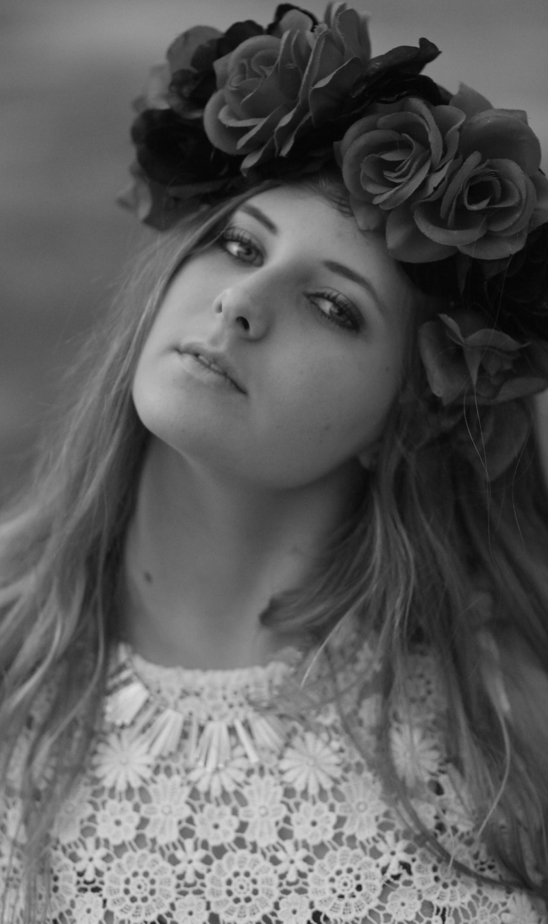 Female model photo shoot of Soph Fedotov