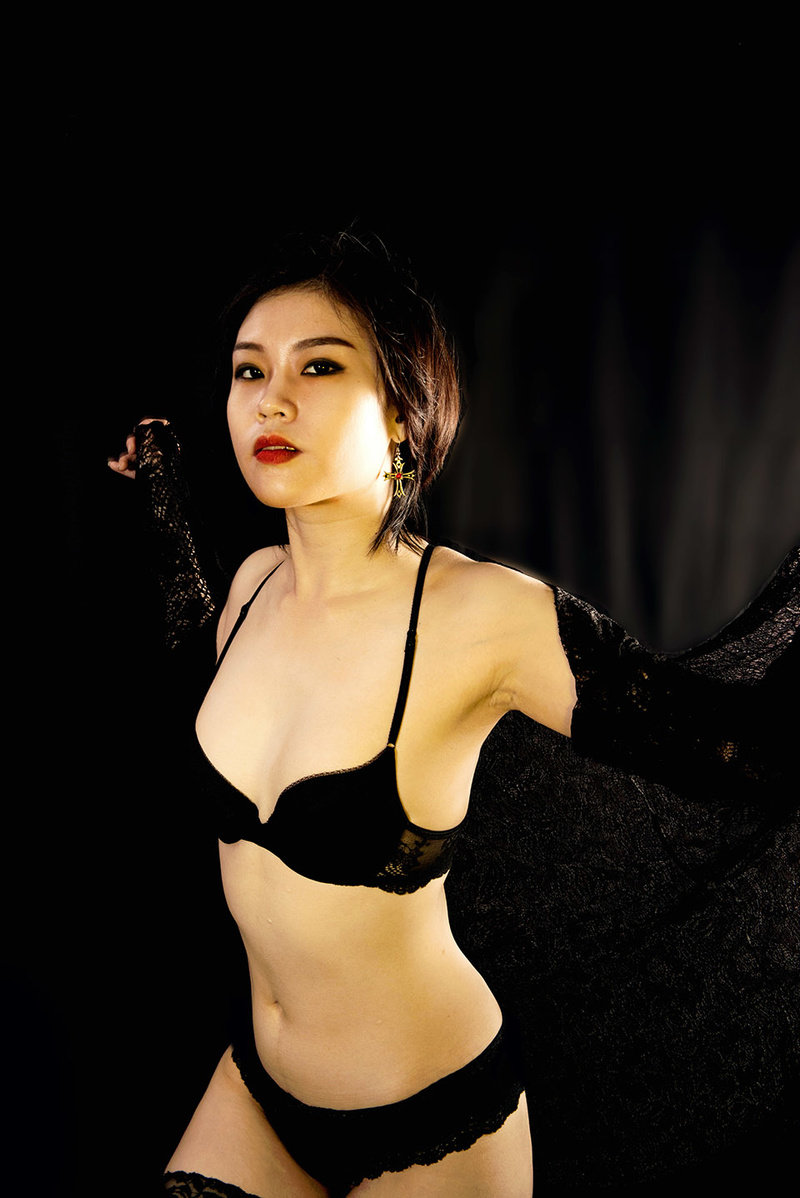 Female model photo shoot of Sira Dragonnier by Gem-N-Eye Studios