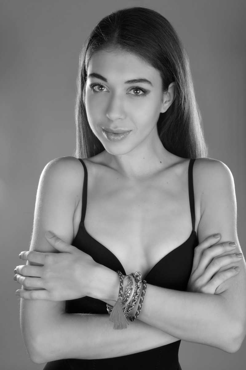 Female model photo shoot of Anastasia Burliet