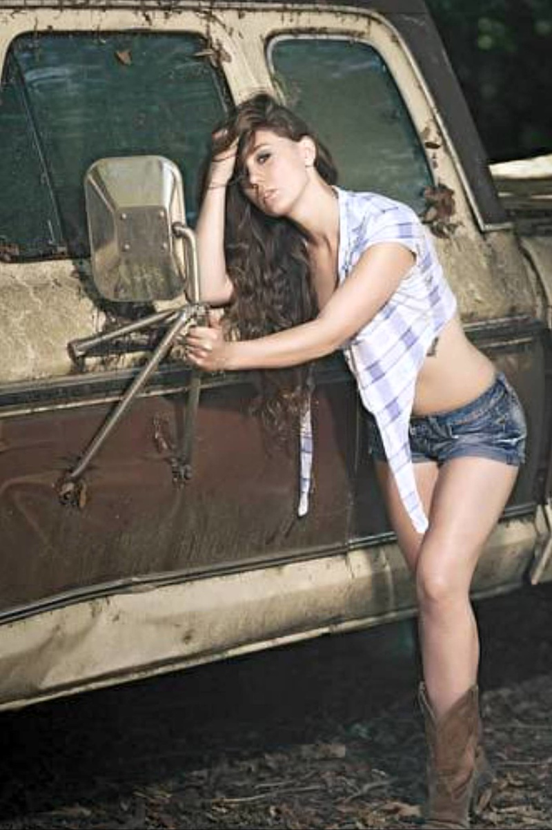 Female model photo shoot of Mellisa Ryder