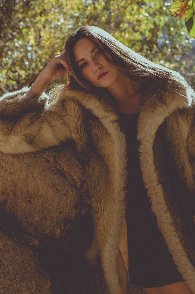 Female model photo shoot of Cydneyrothblatt