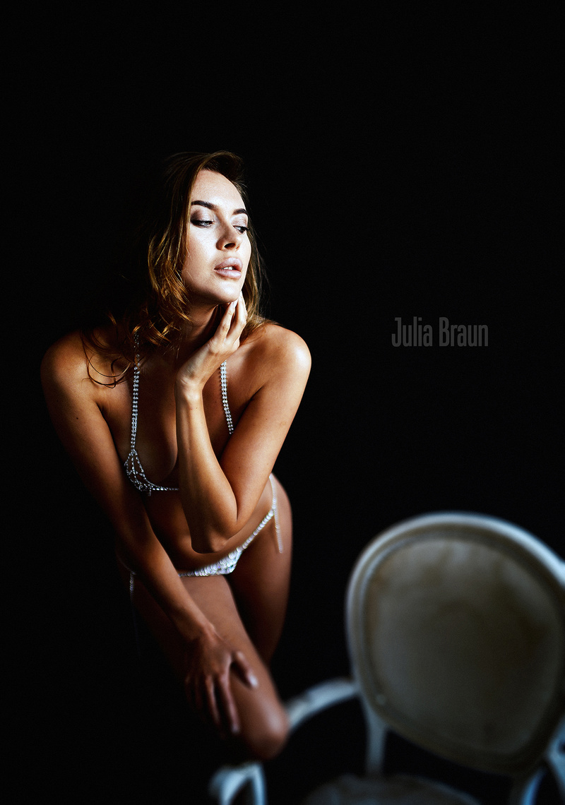 Female model photo shoot of Julia Braun