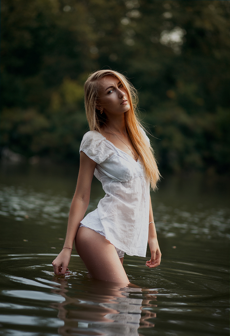 Female model photo shoot of nata_jones