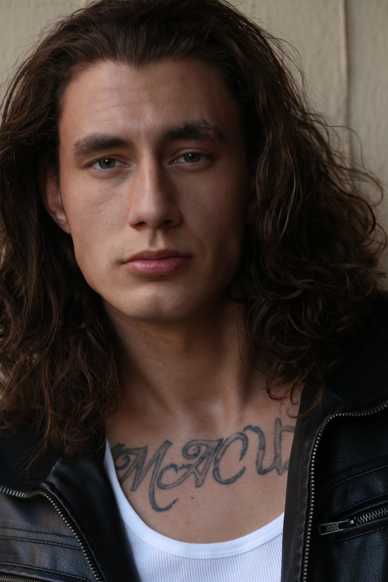 Male model photo shoot of Eli Hewitt