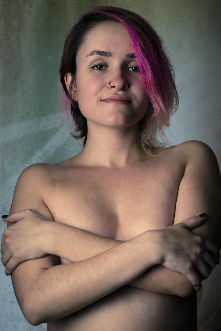 Female model photo shoot of Aisthesis