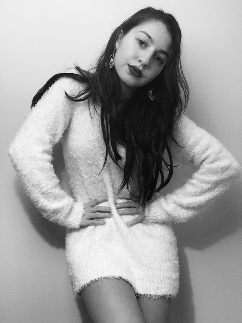 Female model photo shoot of Courtney_sings