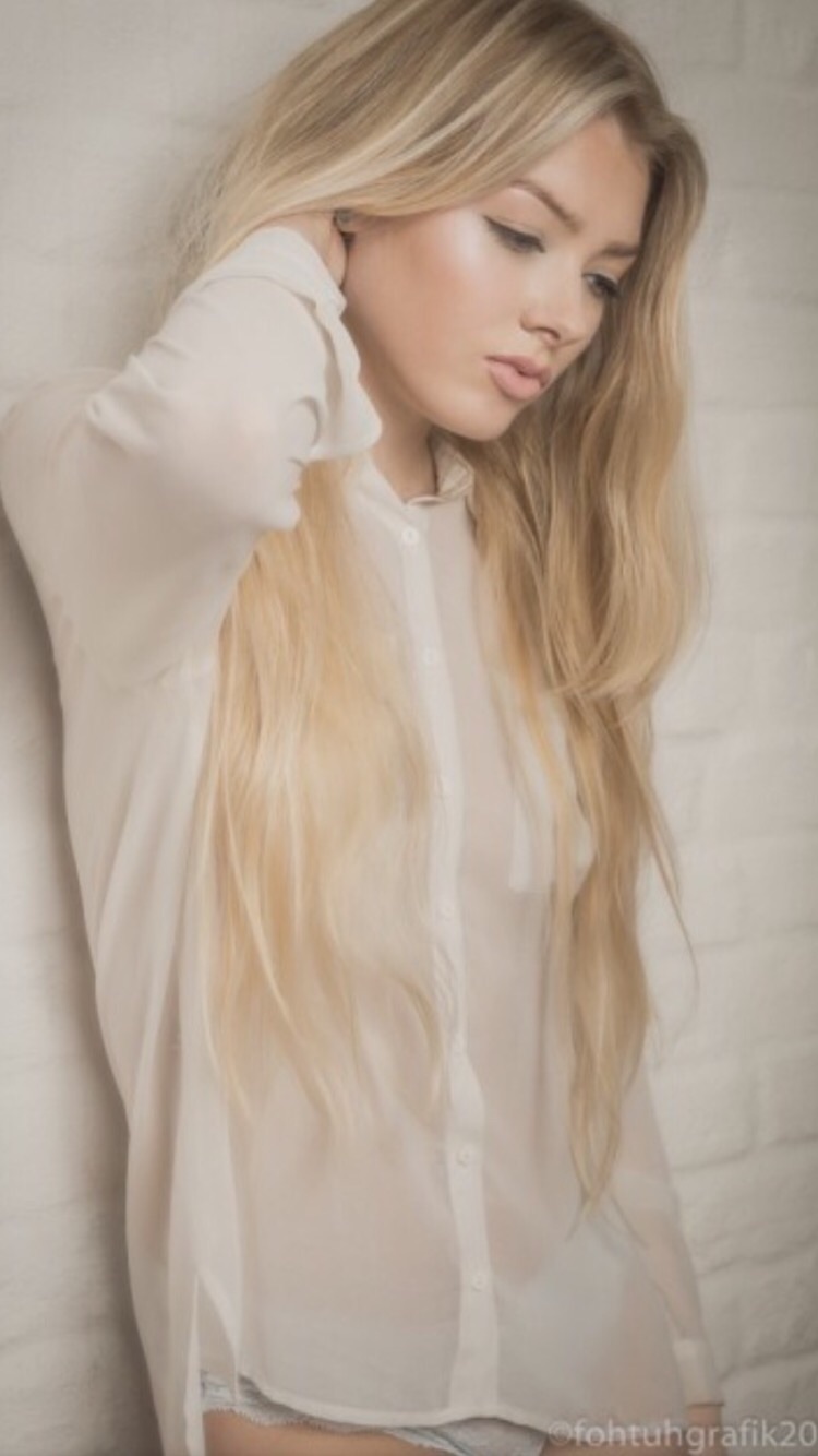 Female model photo shoot of blonde94