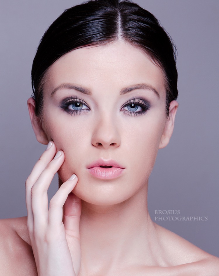Female model photo shoot of Taylor Kobasko