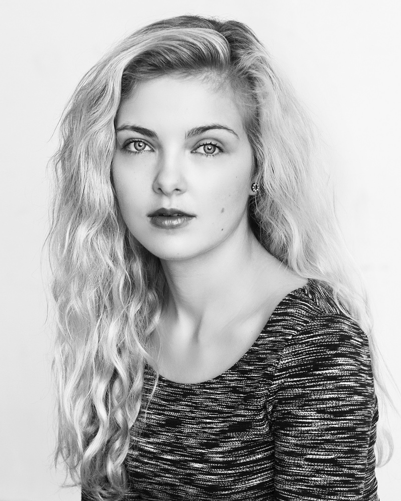 Female model photo shoot of Emma Maddock