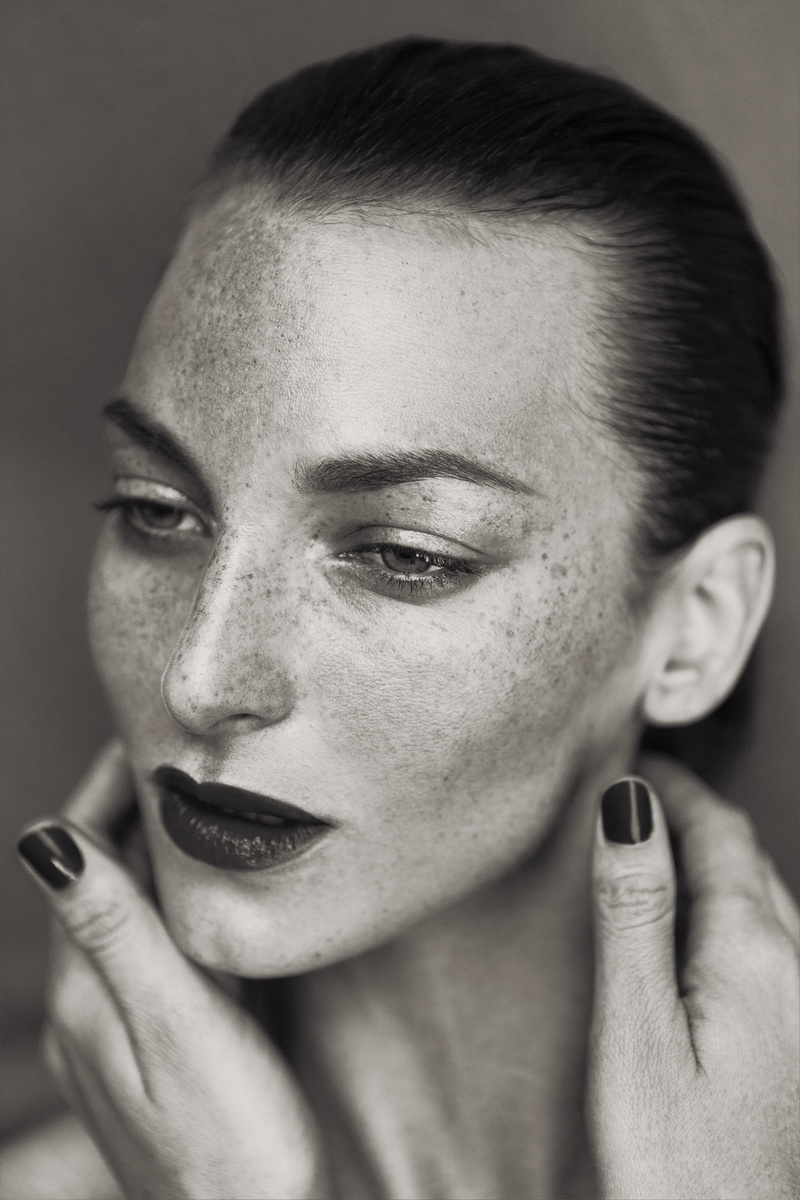 Female model photo shoot of Mary Art ModeL