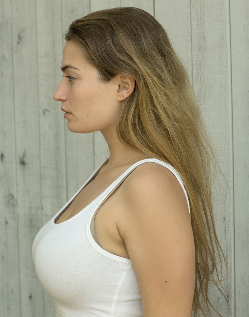 Female model photo shoot of daisyeflower