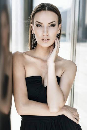 Female model photo shoot of Martina Brey