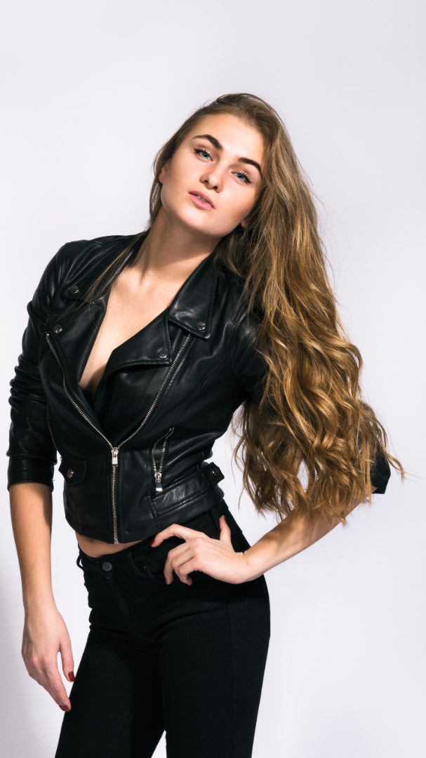 Female model photo shoot of Ski_anastasia