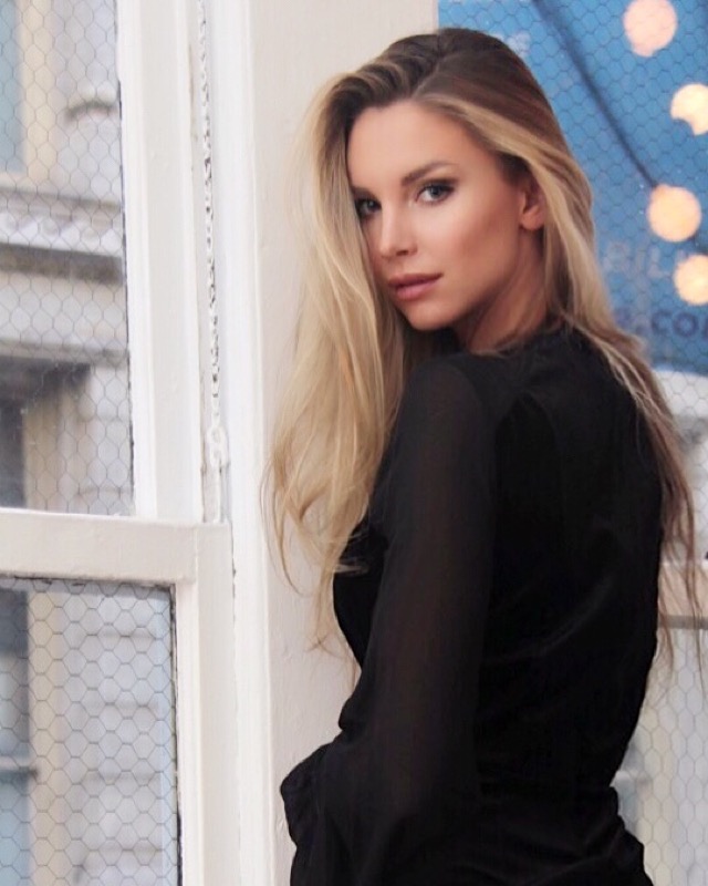 Female model photo shoot of Karina Lsk