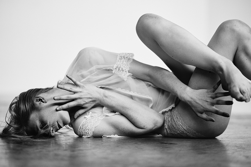 Female model photo shoot of Loz Lightyear by giuseppe dante sapienza