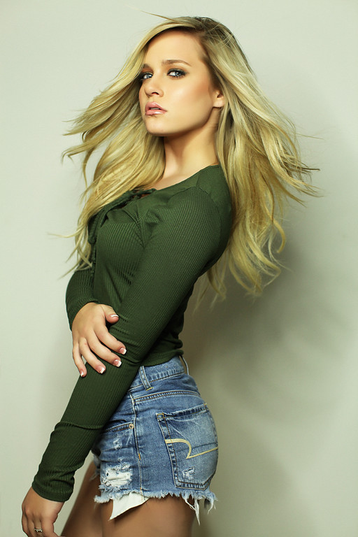 Female model photo shoot of Kirsten Halle 