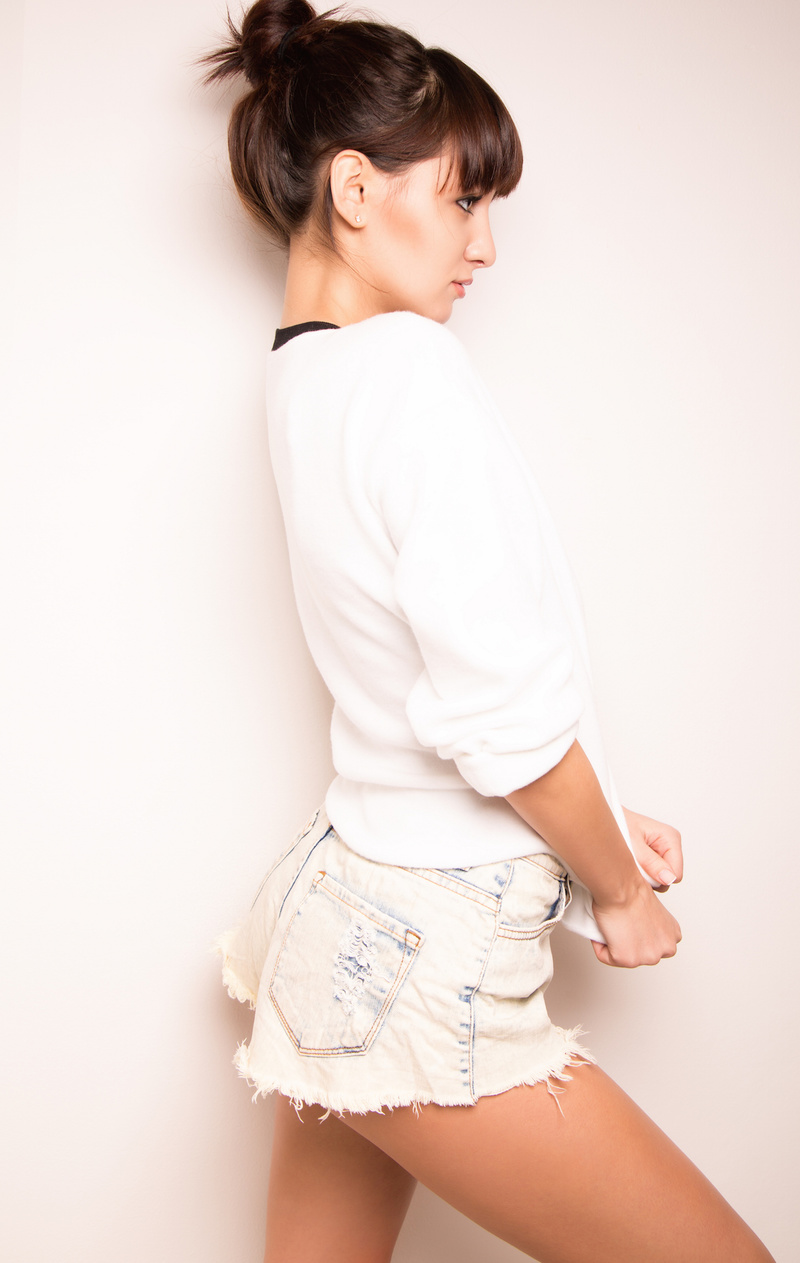 Female model photo shoot of Daniela Boris