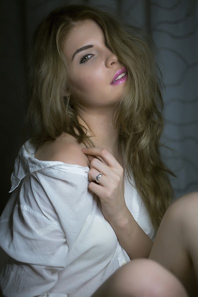 Female model photo shoot of Ella Sokol