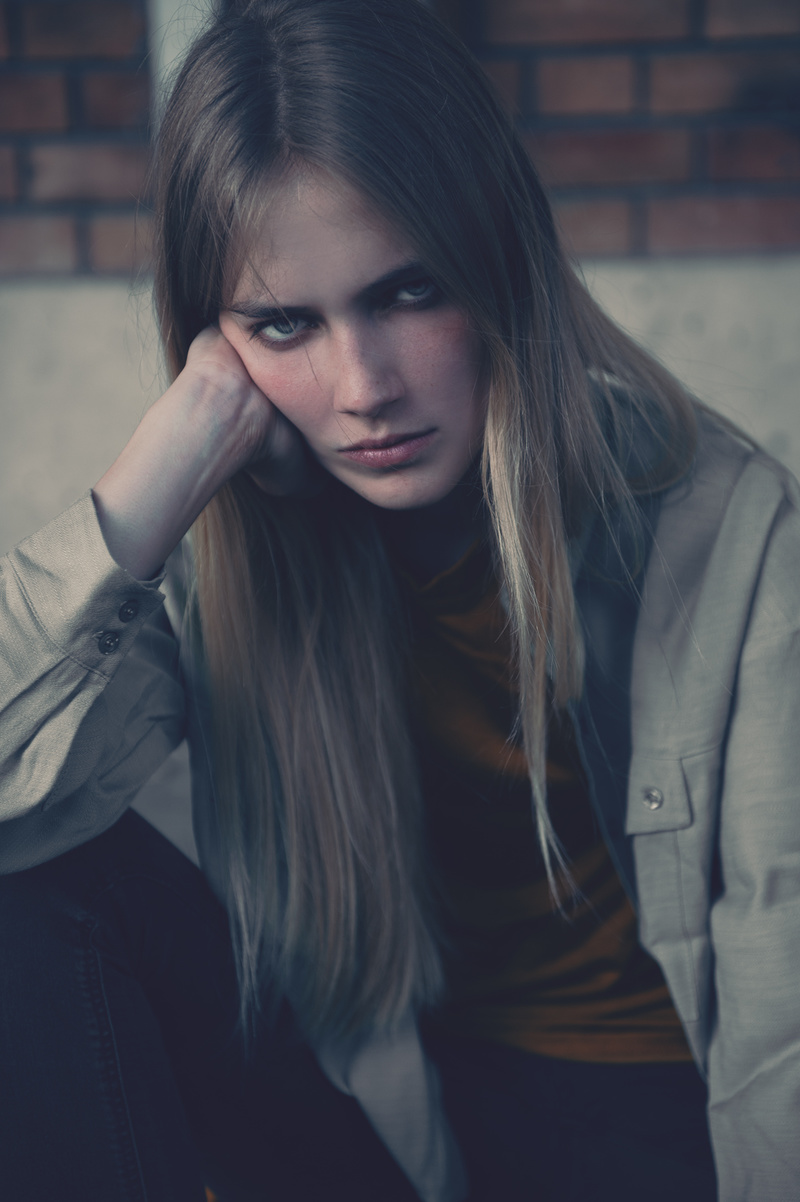 Female model photo shoot of Blondove