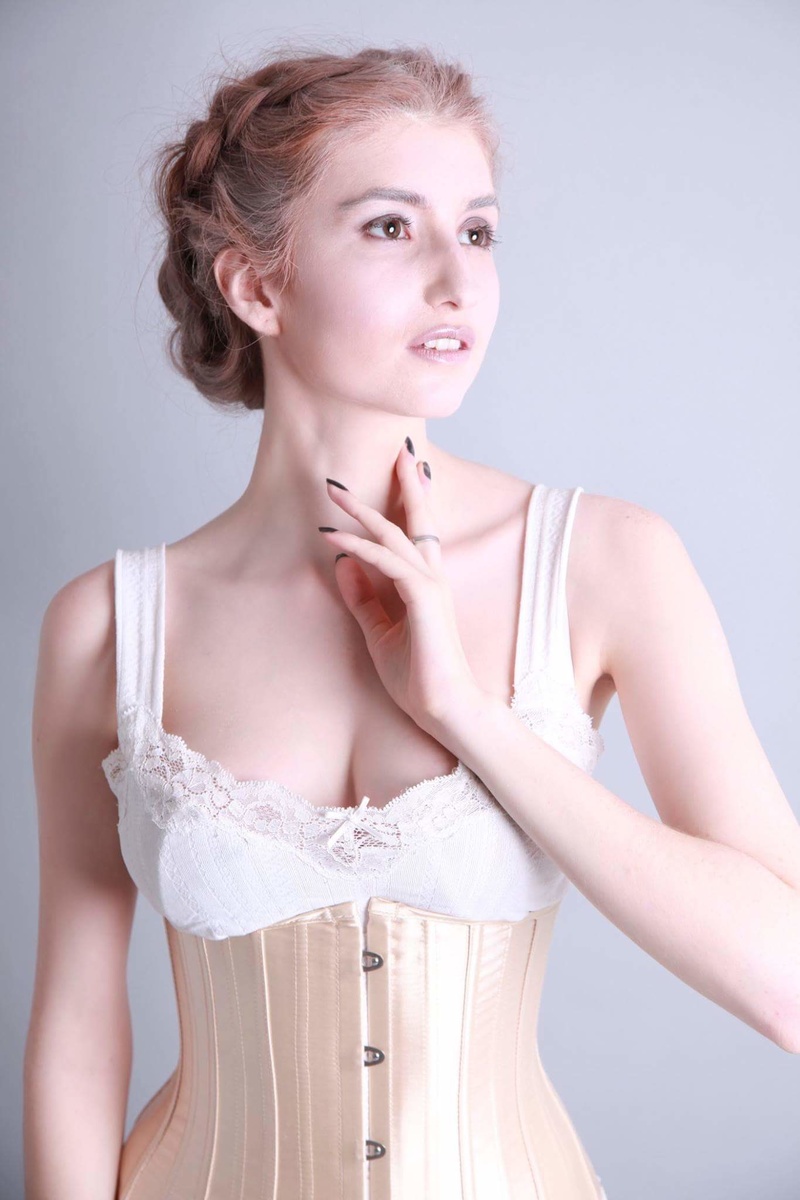Female model photo shoot of Sian Boultby