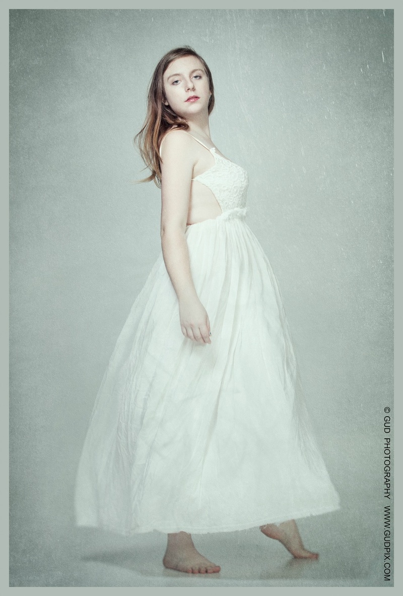 Female model photo shoot of etahrey by gudpix