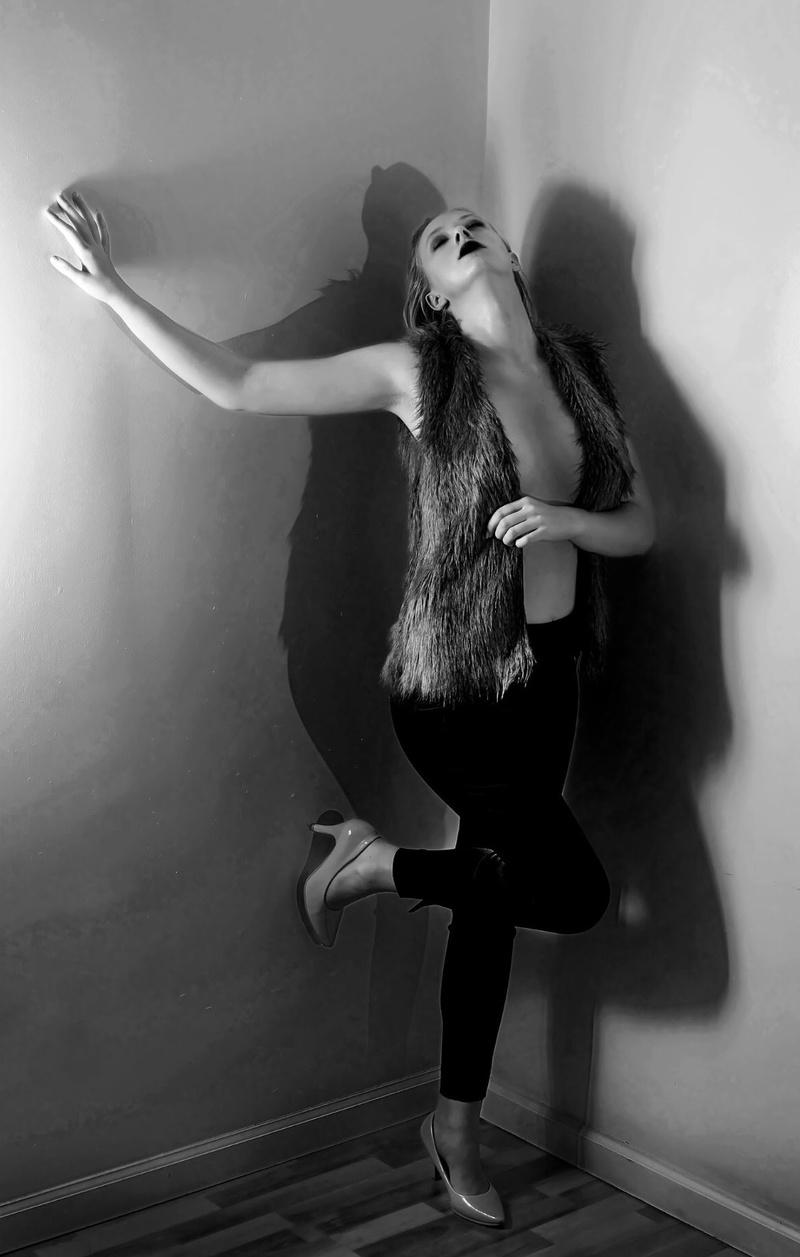 Female model photo shoot of Meshell Braunsdorf