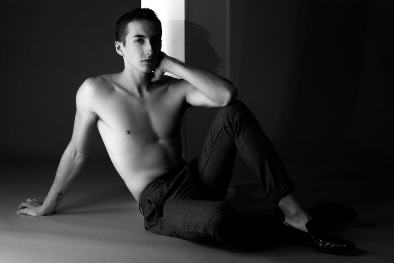Male model photo shoot of ROBERT ANTHONY