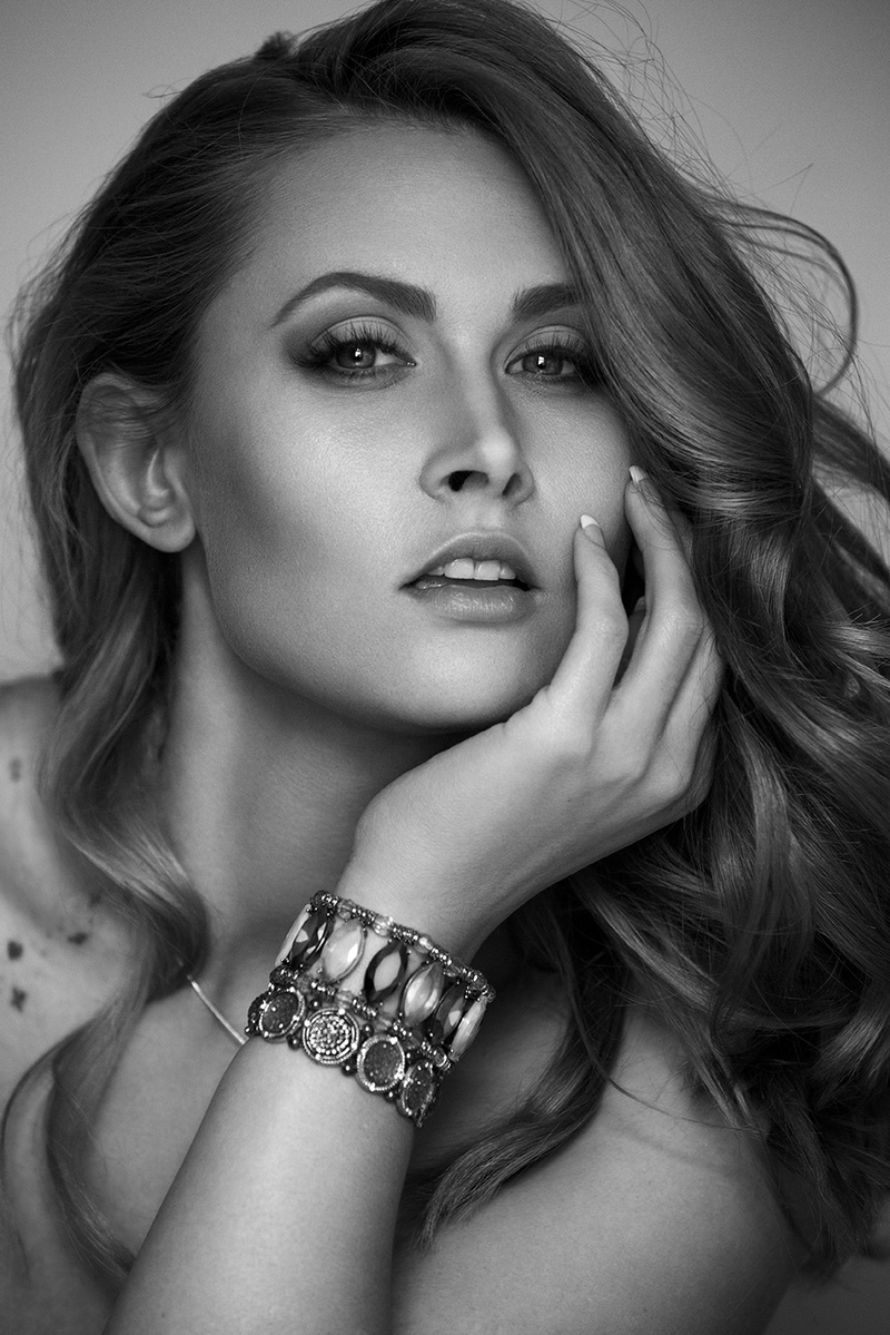 Female model photo shoot of Nicole York Photography
