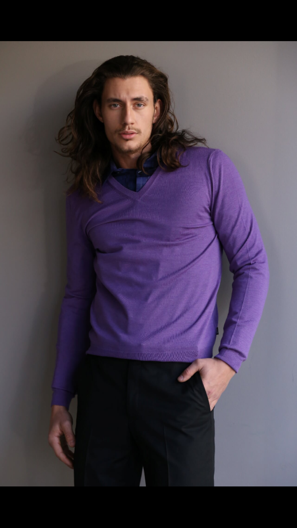 Male model photo shoot of Eli Hewitt