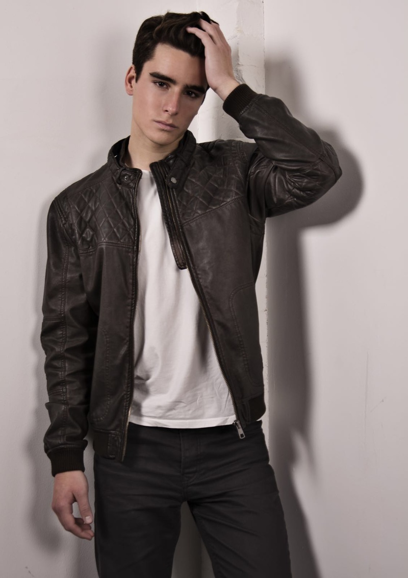Male model photo shoot of Tiago Esteves Coluna