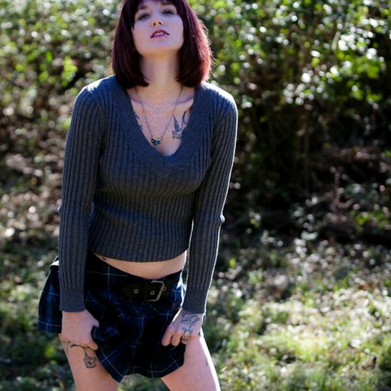 Female model photo shoot of Allisonnicholebombsquad