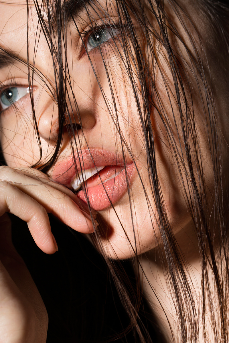 Female model photo shoot of Magdalena Niziol 