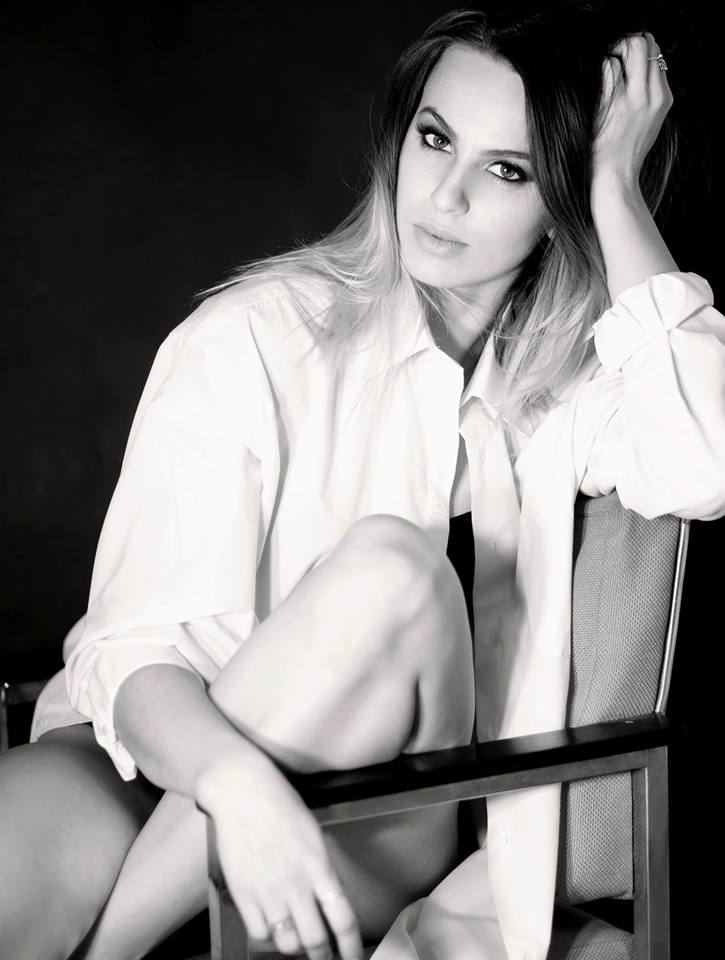 Female model photo shoot of Monika Alicia